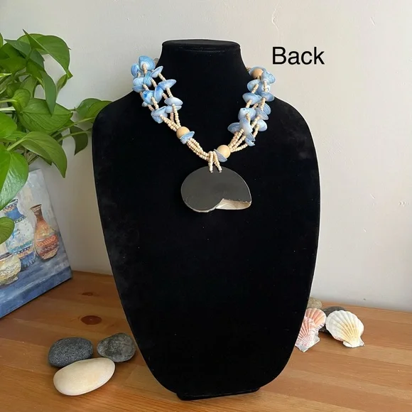 📌SOLD📌Boho Beach White shell pendant with multi-strand blue shell necklace - Picture 11 of 11